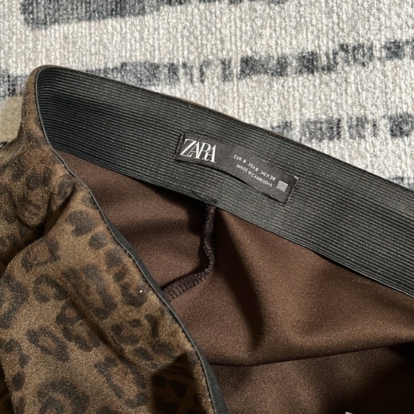 ZARA sueded leopard skinny capris - Picture 8 of 11